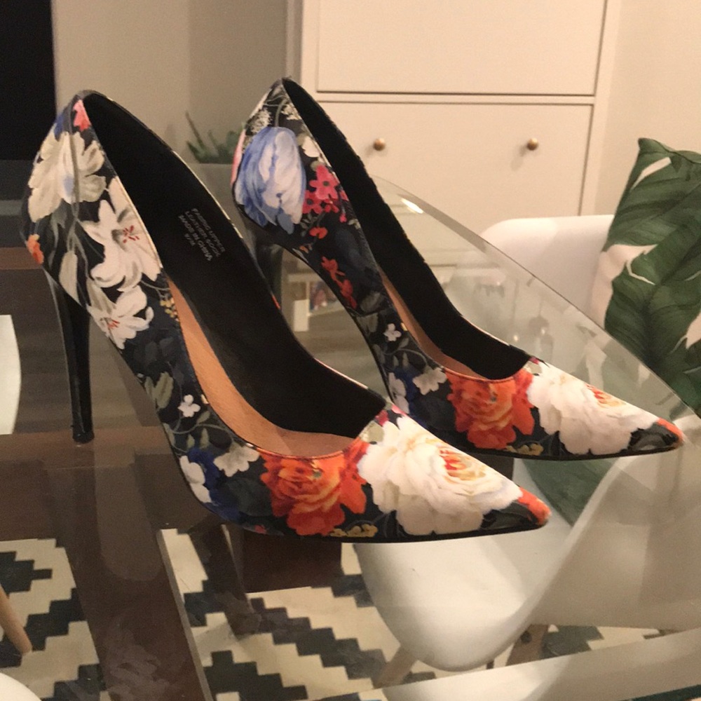 Halogen floral pointed toe heels / pumps